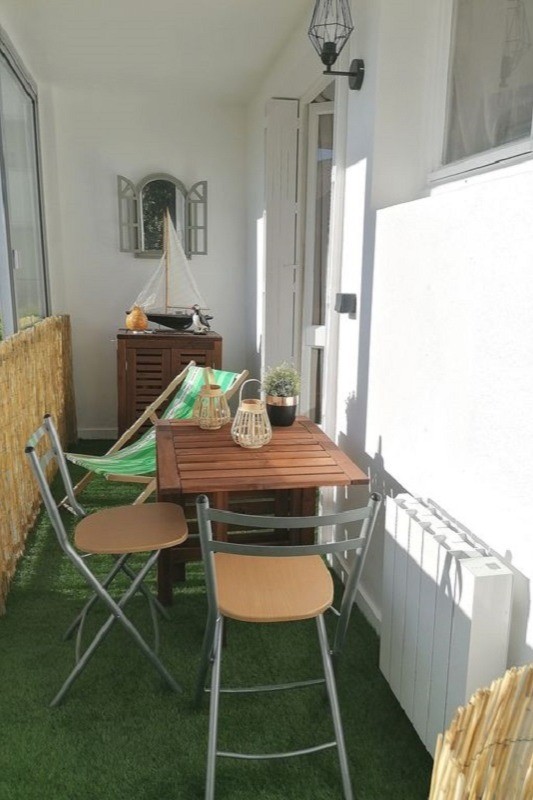 Loggia avec table à manger