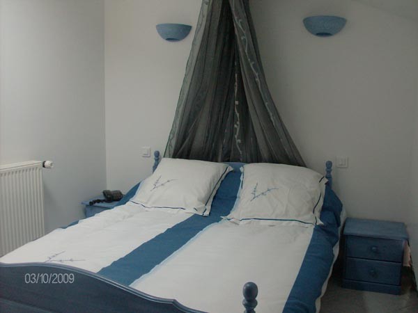 lit dans chambre