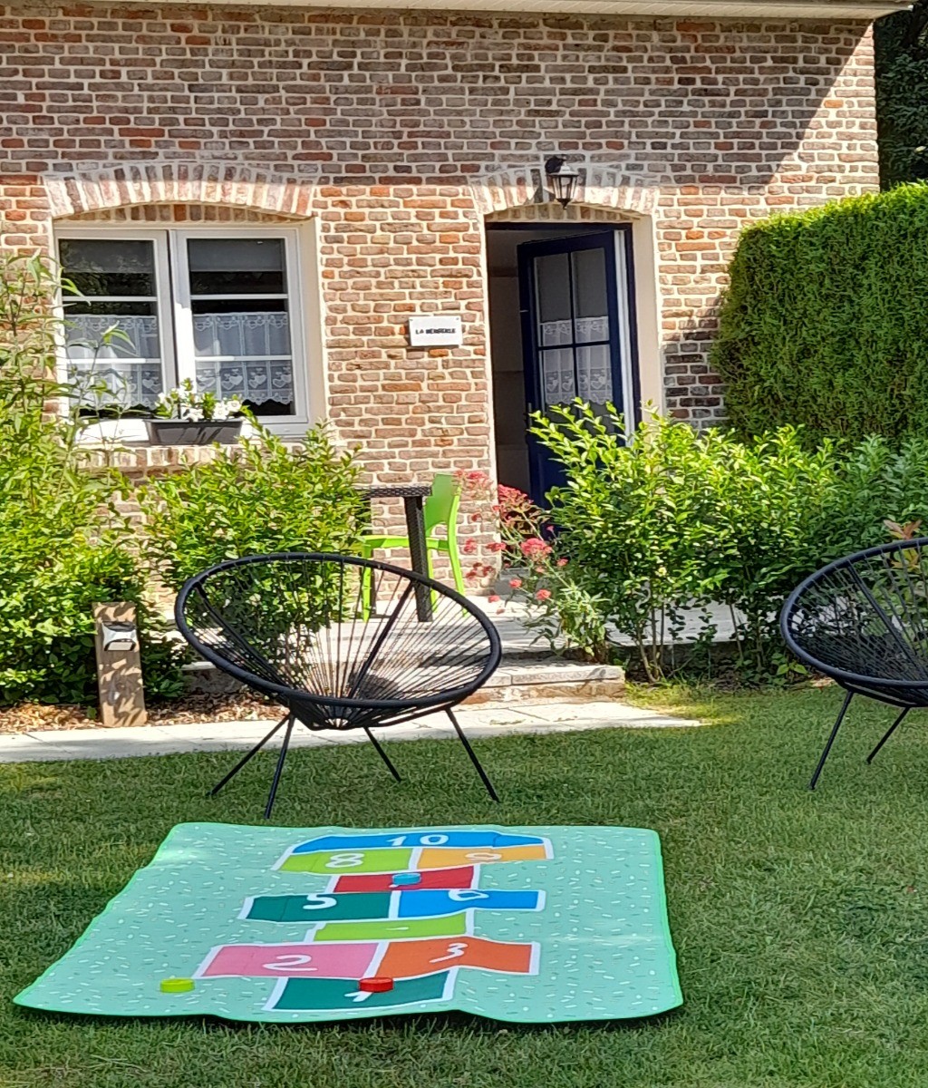 l'entrée et la terrasse de votre gîte