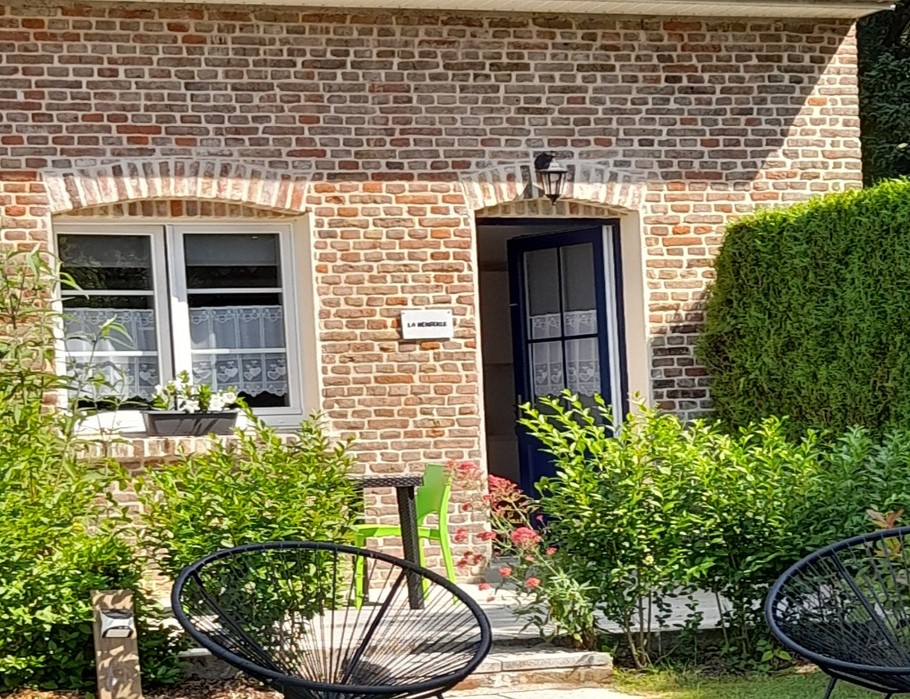 l'entrée et la terrasse de votre gîte