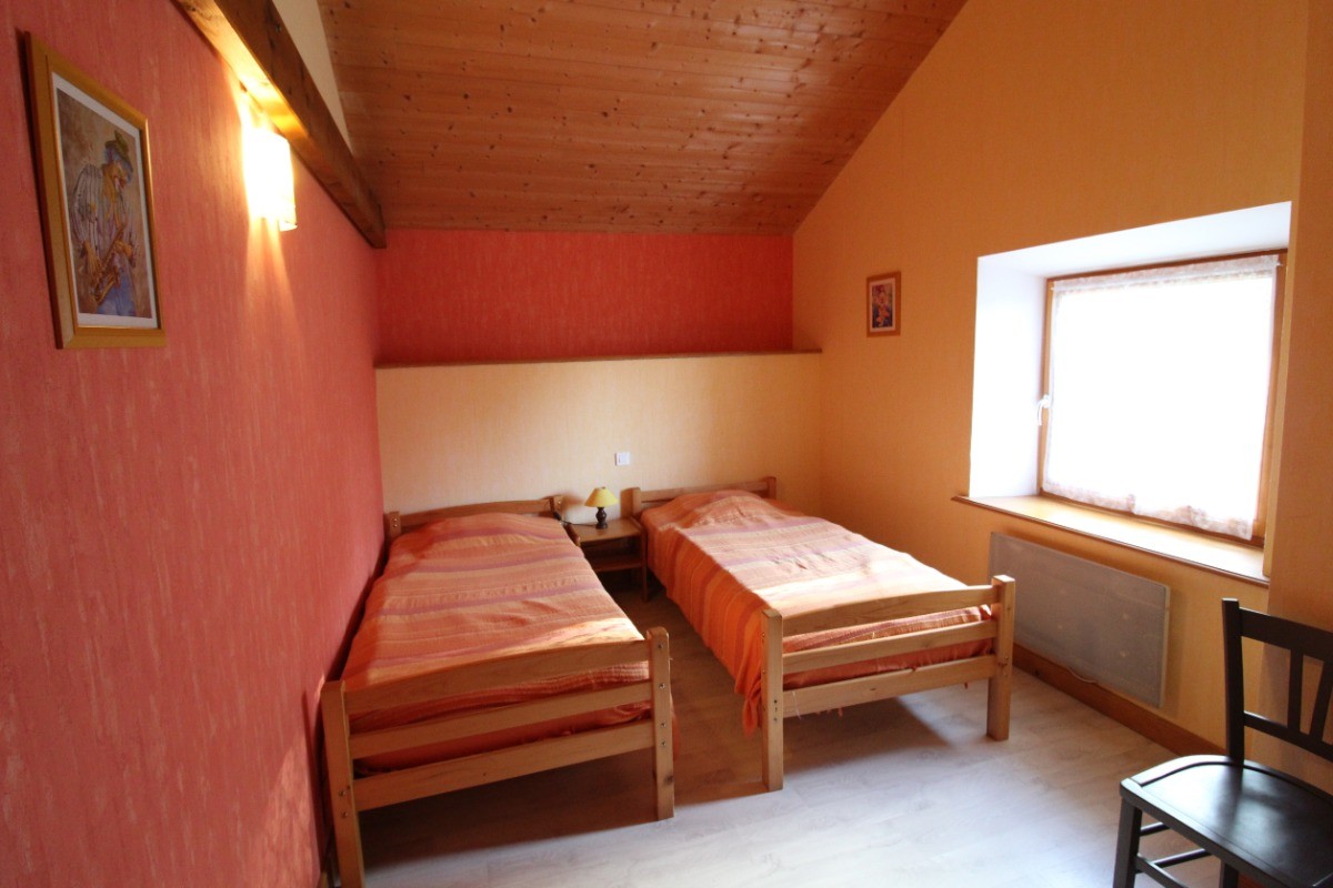 Chambre 2 étage, 2 lits simple - Gite la Remise