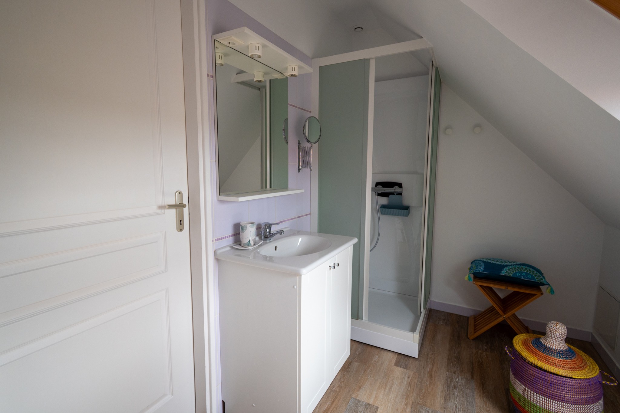 Salle de bains 1er étage avec WC