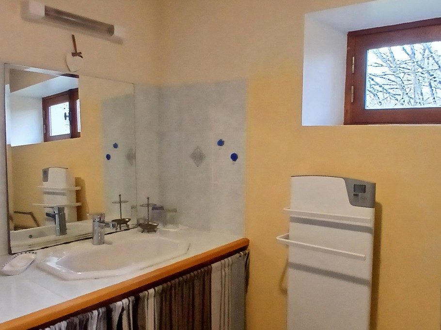 La Petite Maison, Faux Mazuras : la salle d'eau