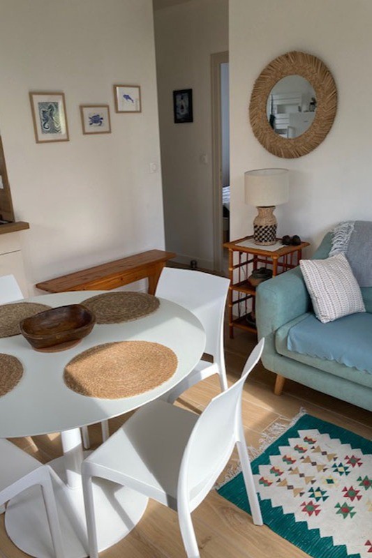 Maison de plain pied avec accès aux chambres depuis la pièce de vie