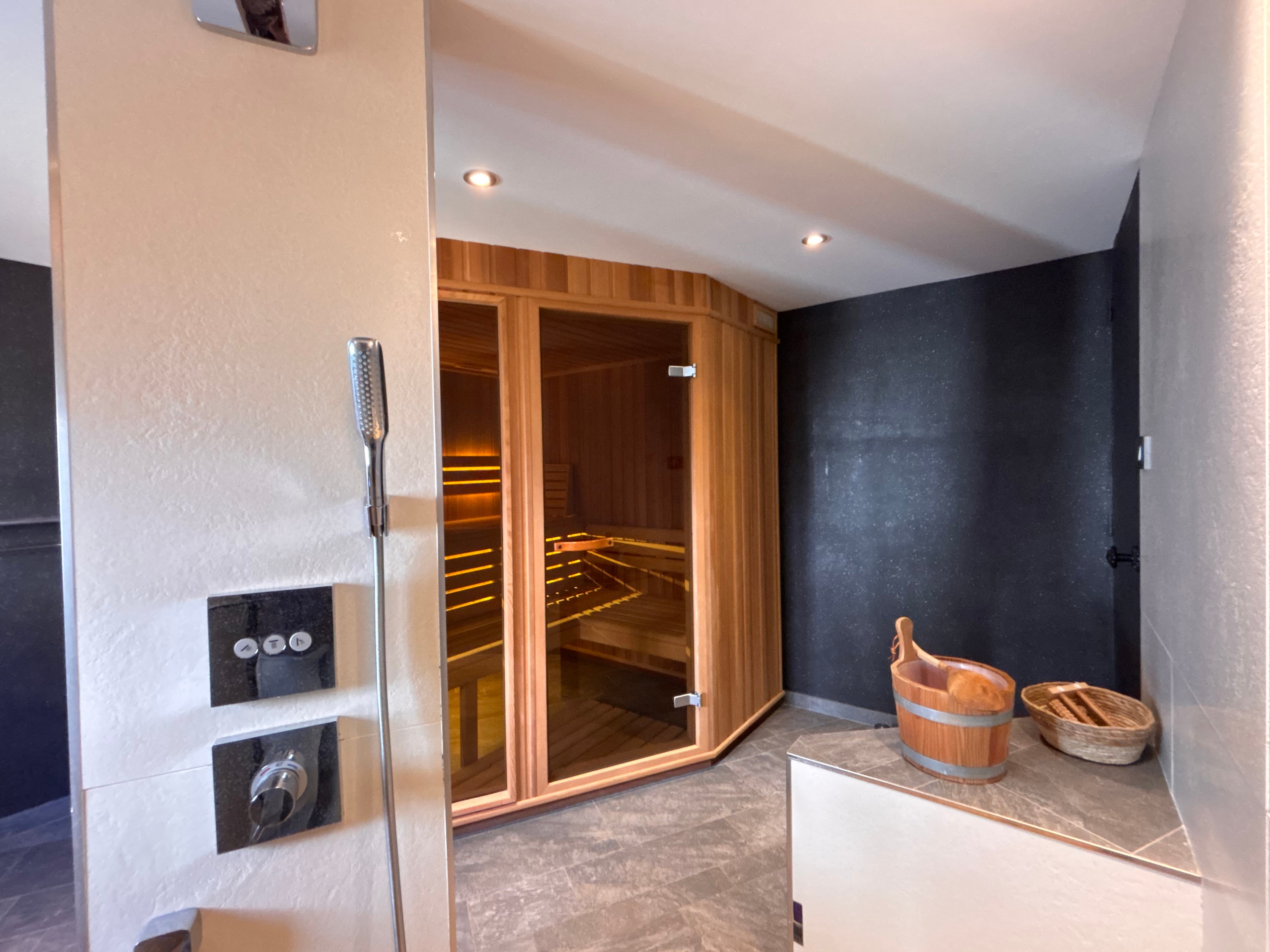 Sauna area with shower - Gîte Liquidambar, Vagney, Vosges
