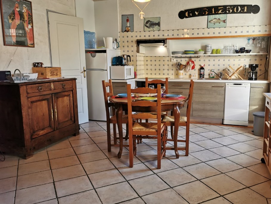 Kitchen / dining room