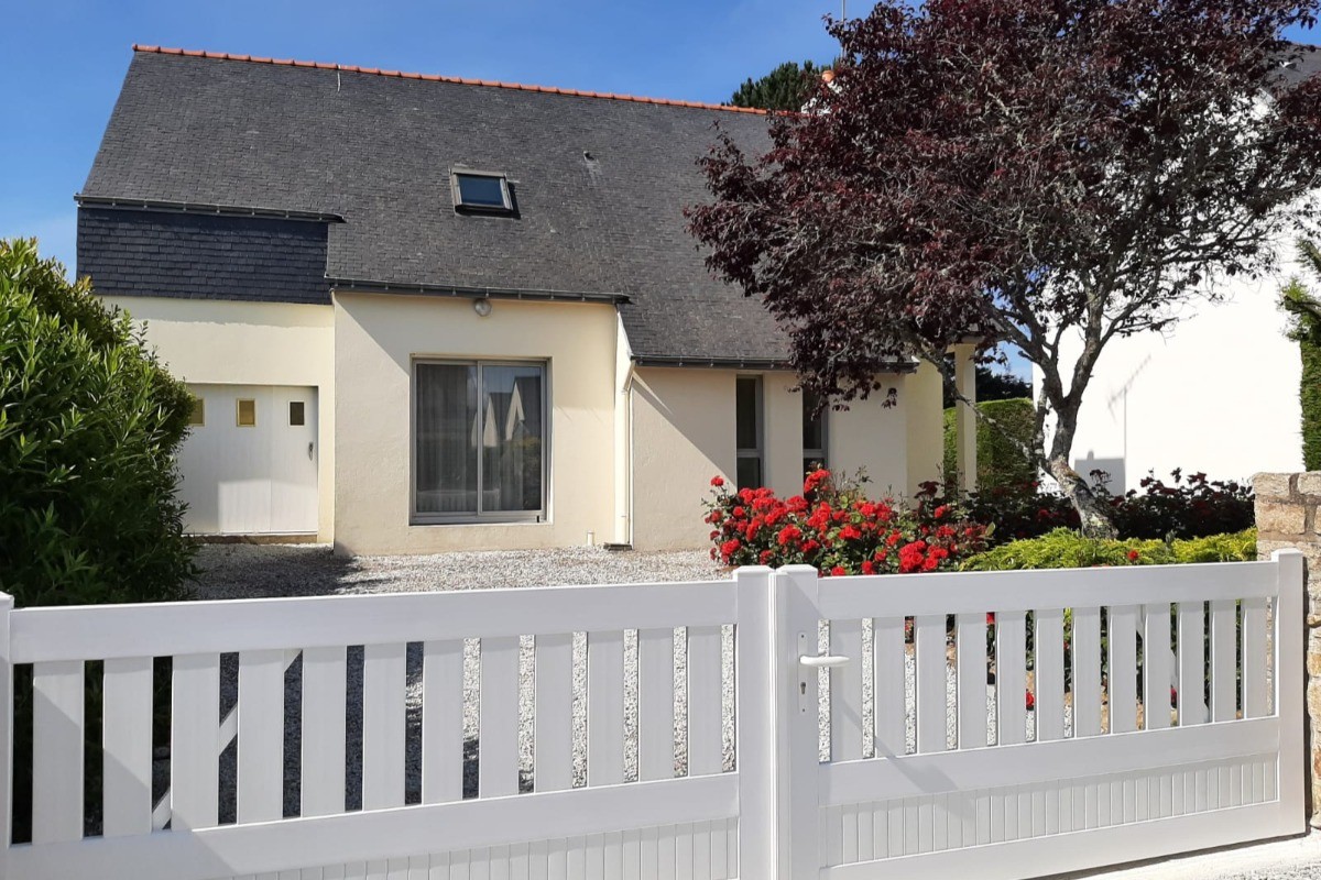 Entrée maison, côté voie sans issue