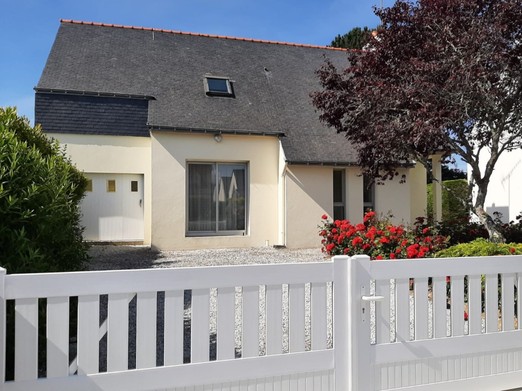 Entrée maison, côté voie sans issue