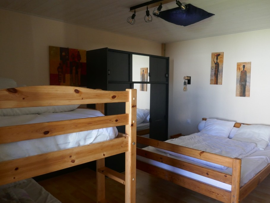 Bedroom with a 140cm bed and two 90cm bunk beds