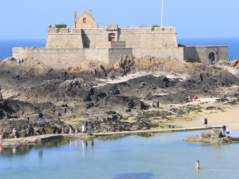 Le Fort Nationale à Saint-Malo proche intra muros et plage du Sillon