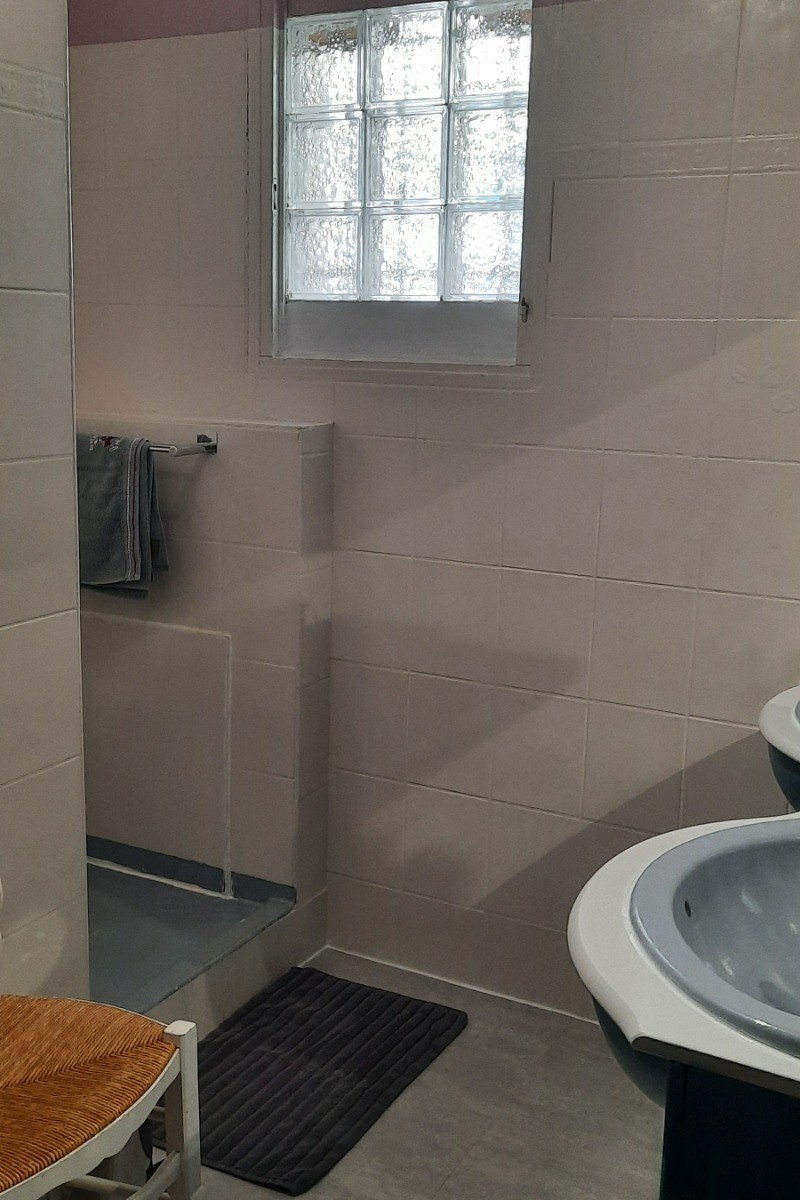 salle de bains 2 lavabos et douche