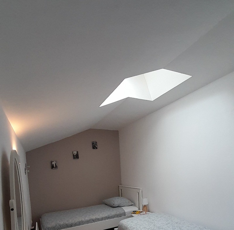 Votre chambre avec 2 lits 90/200, coiffeuse et rangement