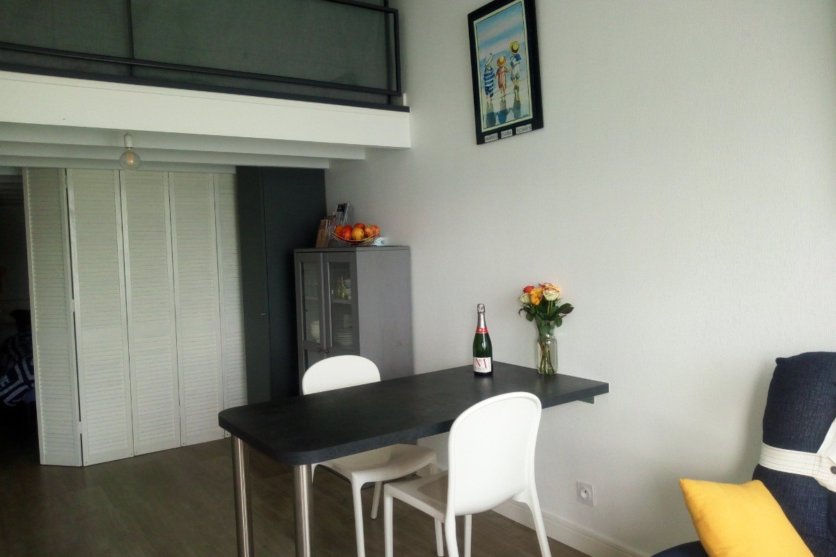 Vue d'ensemble: nouvelle séparation chambre/salle, nouvelle table à manger