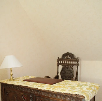 Mayline - Le bureau breton et son fauteuil de la grande chambre