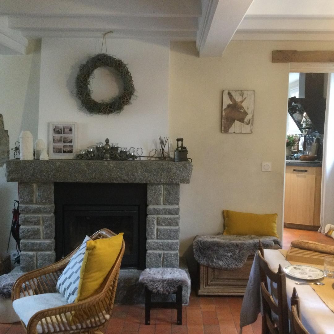 Gîte location de vacances la maison de laurence Mandeville en bessin cheminée