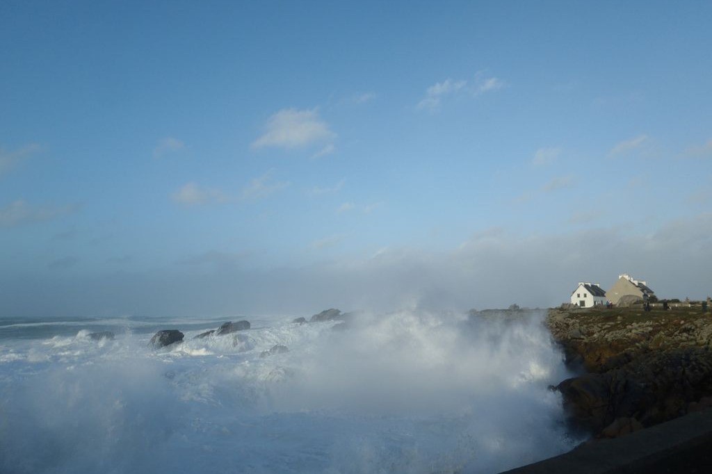 Jour de tempête avec vue devant la maison
