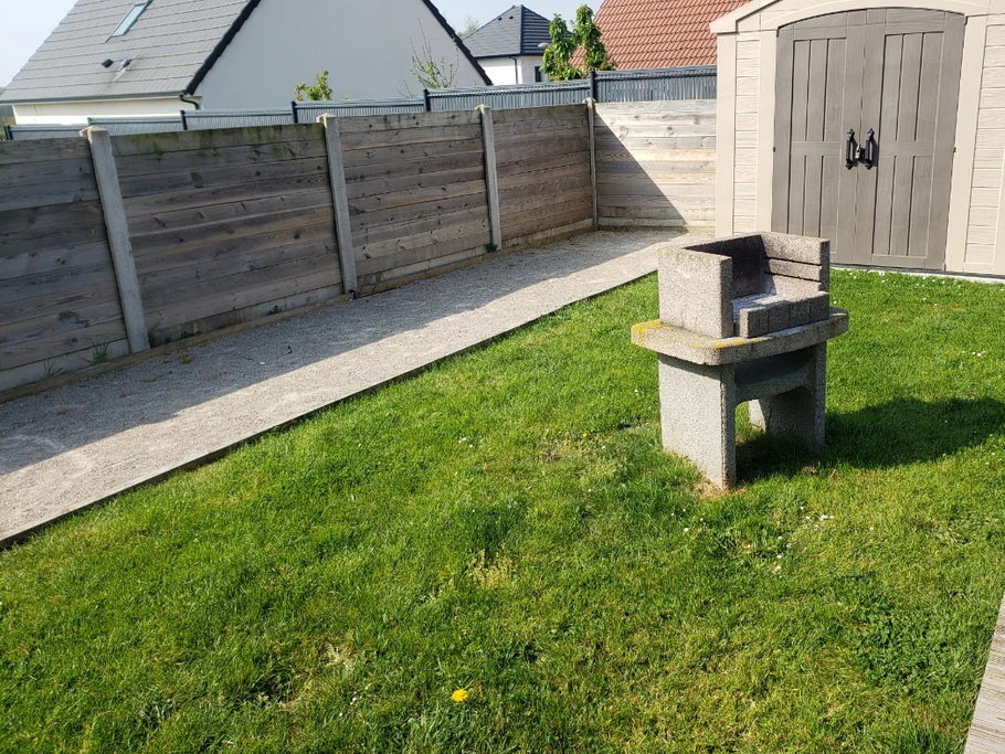 terrain de petanque et barbecue