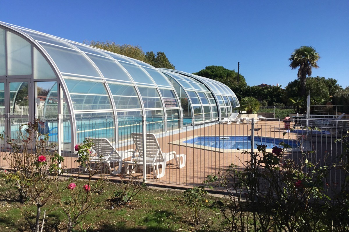 Chalet Les Jardins de St Pierre à St Pierre d'Oléron en Charente maritime, la Piscine commune chauffée et sécurisée,
