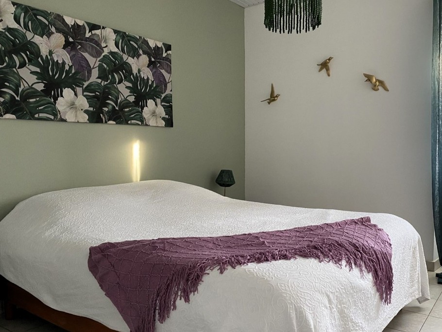 Chambre avec un lit en 160