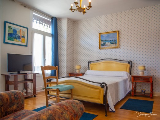 Chambre spacieuse avec lit double en 140