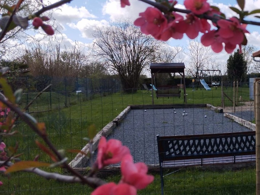 Terrain de pétanque privé du gite de La Treille