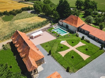 Esplanade - Château de la Mothe - VICQ