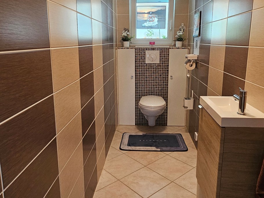 Les Lauriers roses du 17 holiday cottage in Charente-Maritime, sleeping 2 to 4 people, with a hot tub
