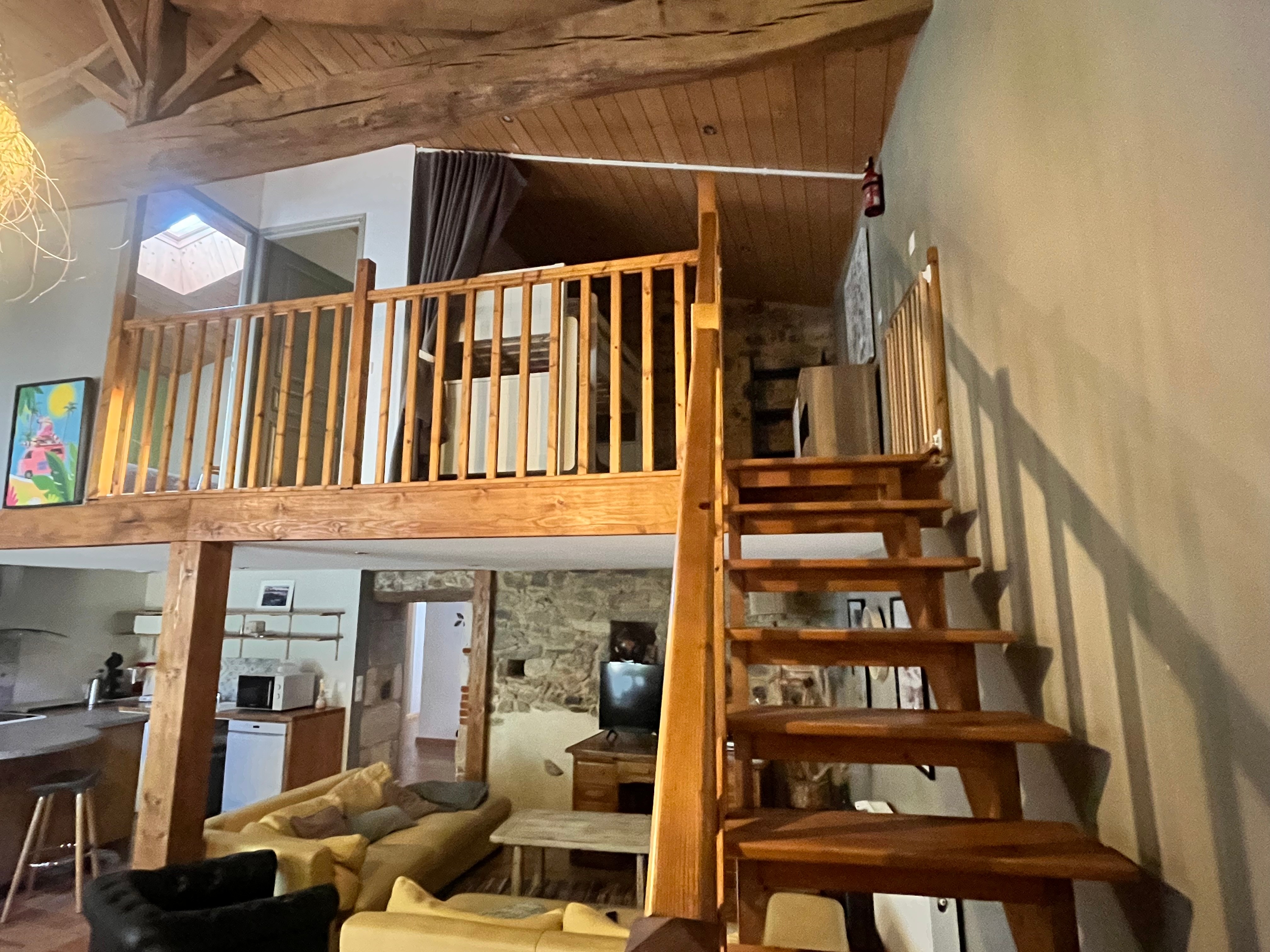ACCES MEZZANINE