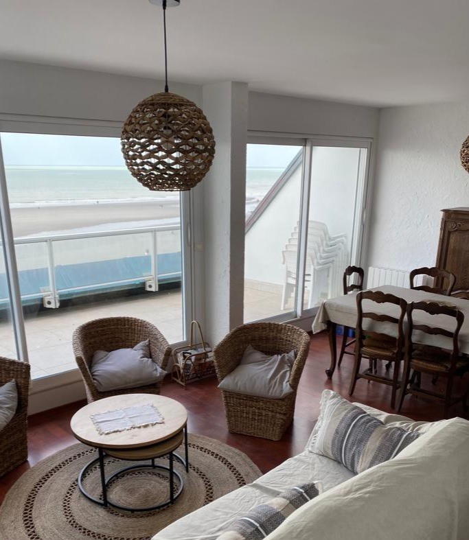 SALON - SALLE A MANGER FACE A LA MER