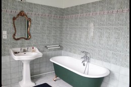 Salle de bains de la chambre "Antoinette de Bourbon"