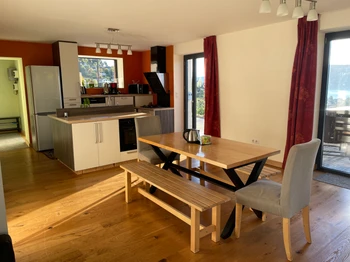 Alise Sud, large & sunny living room