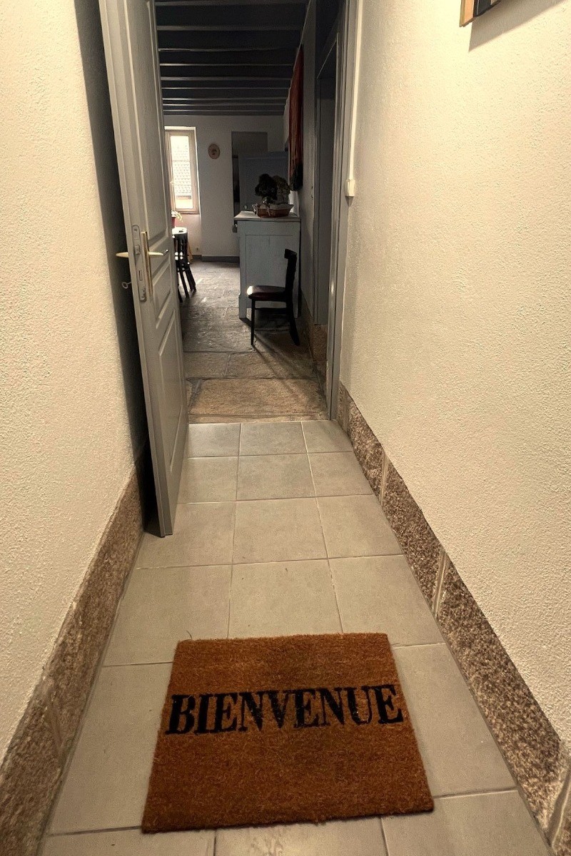 Entrée donnant sur pièce à vivre HAUTE VIENNE 87 Bersac sur Rivalier Gîte Chez Charles