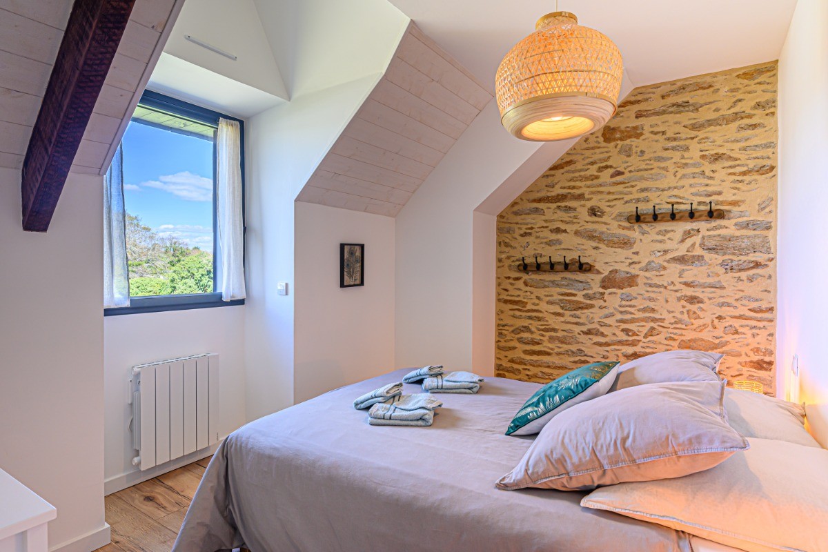 Chambre 1 : lit 140*200cm