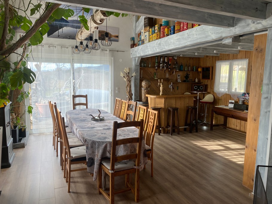 Gîte Ruine, esprit atypique, avec piscine et jacuzzi