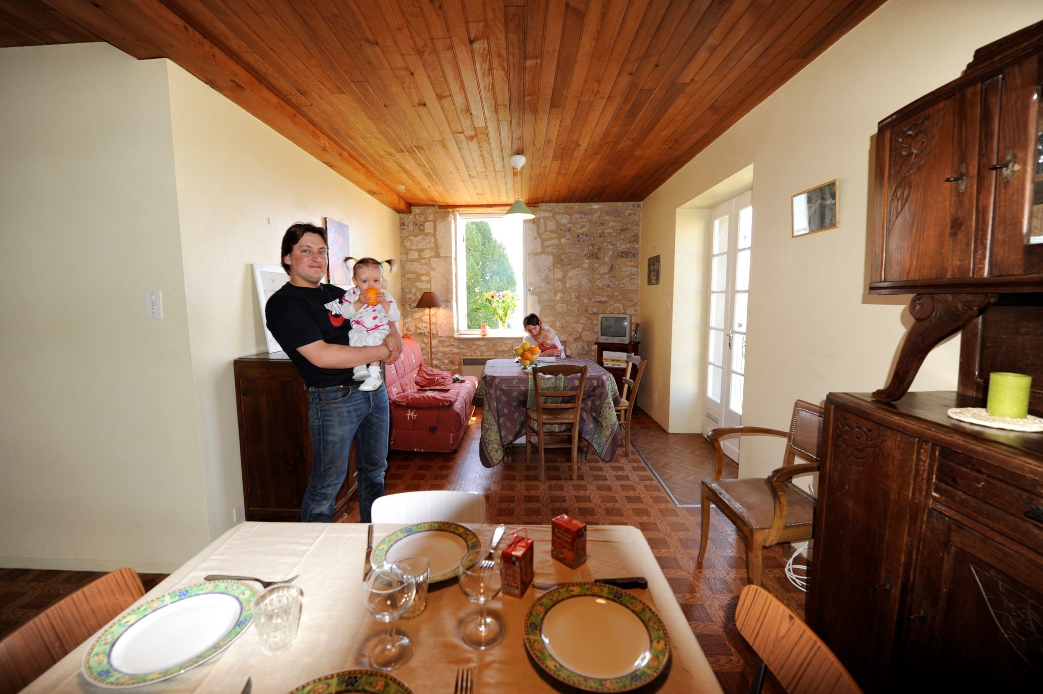 Le gite du Cramail au 1er étage avec entrée indépendante proche de St Emilion et de Duras, au milieu du vignoble bordelais