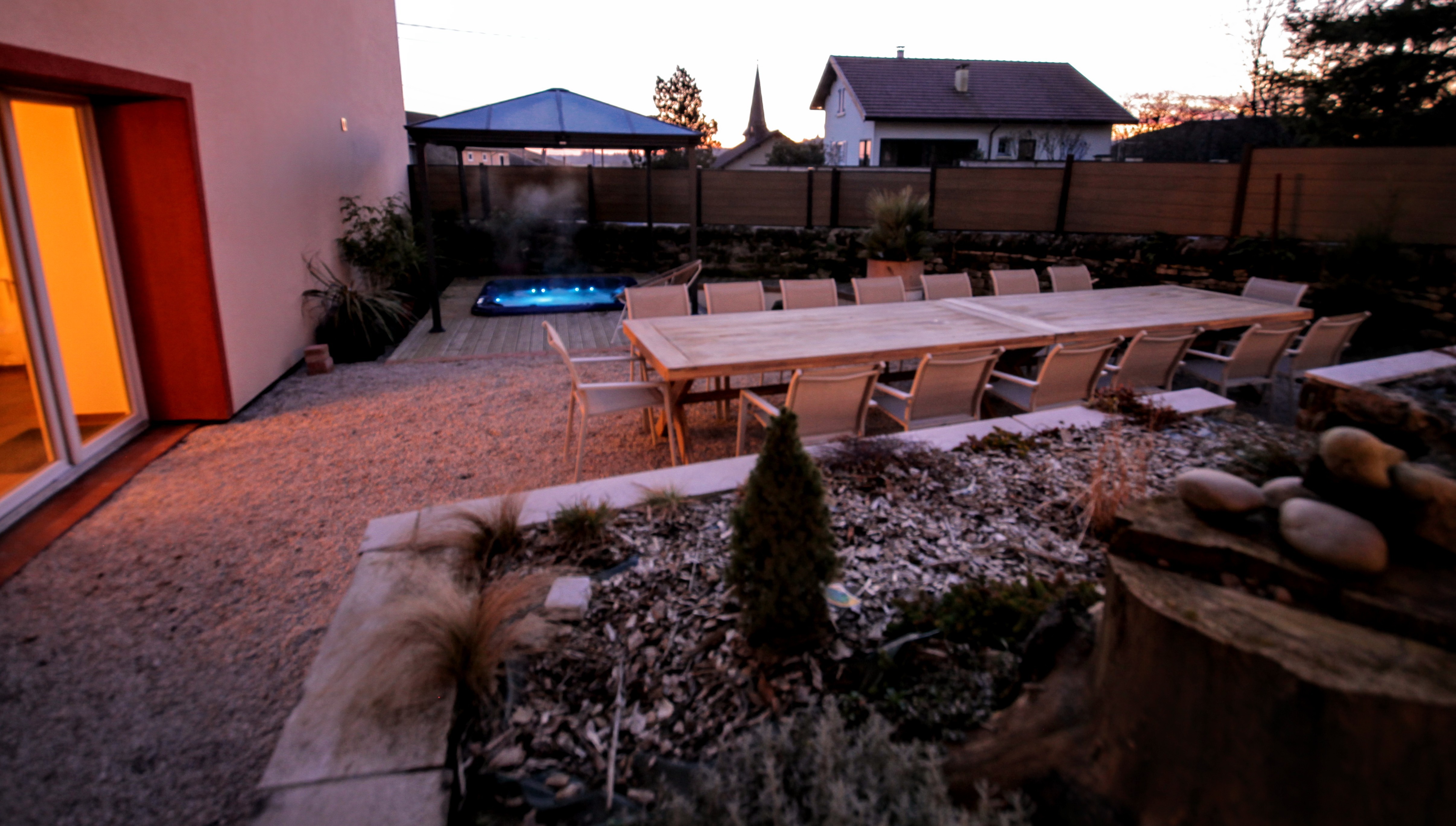 Terrasse avec jardin - La Ferme à Gaston, gîte de groupe