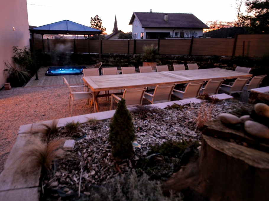 Terrasse avec jardin - La Ferme à Gaston, gîte de groupe