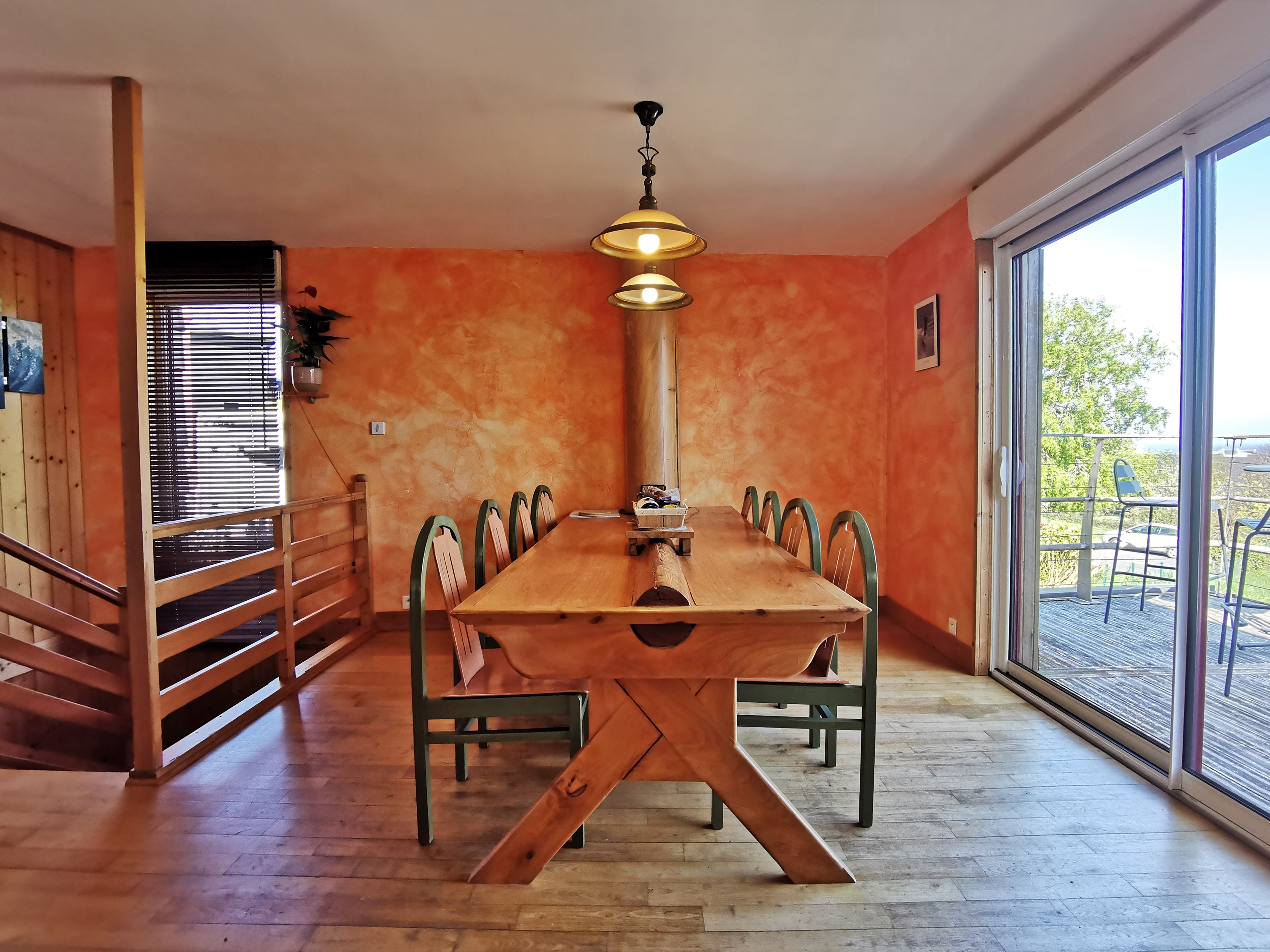 séjour avec accès balcon en façade