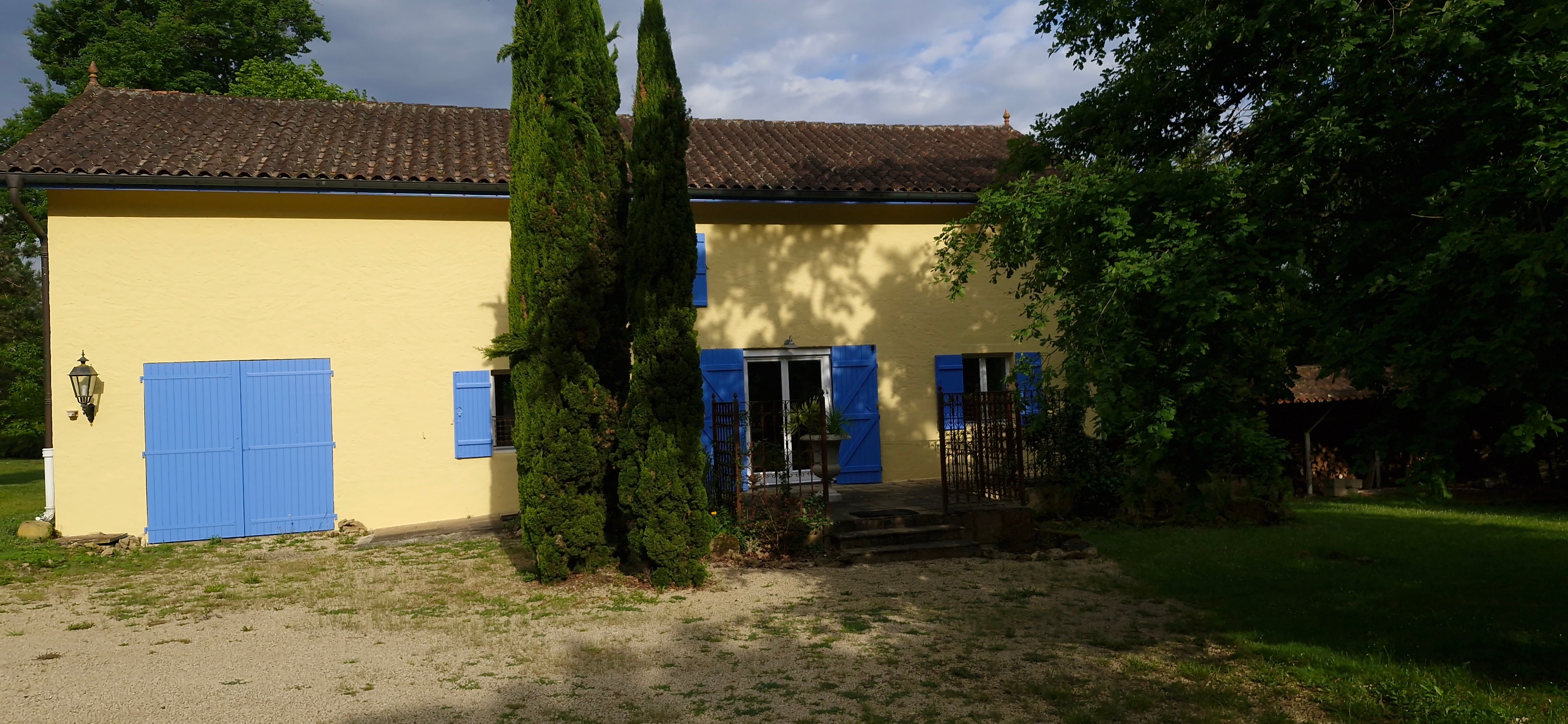 Outside Le Mousquey gîte