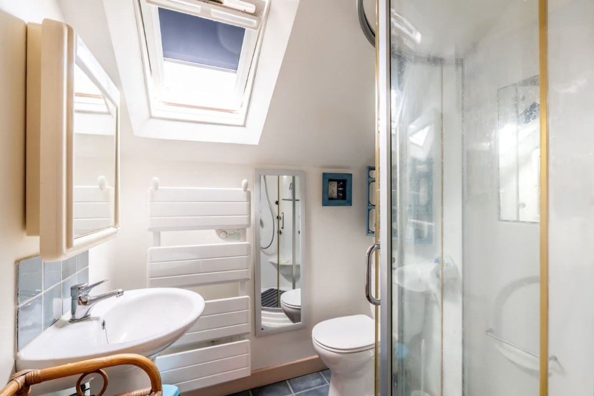 Salle d'eau avec wc