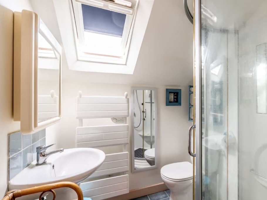 Salle d'eau avec wc