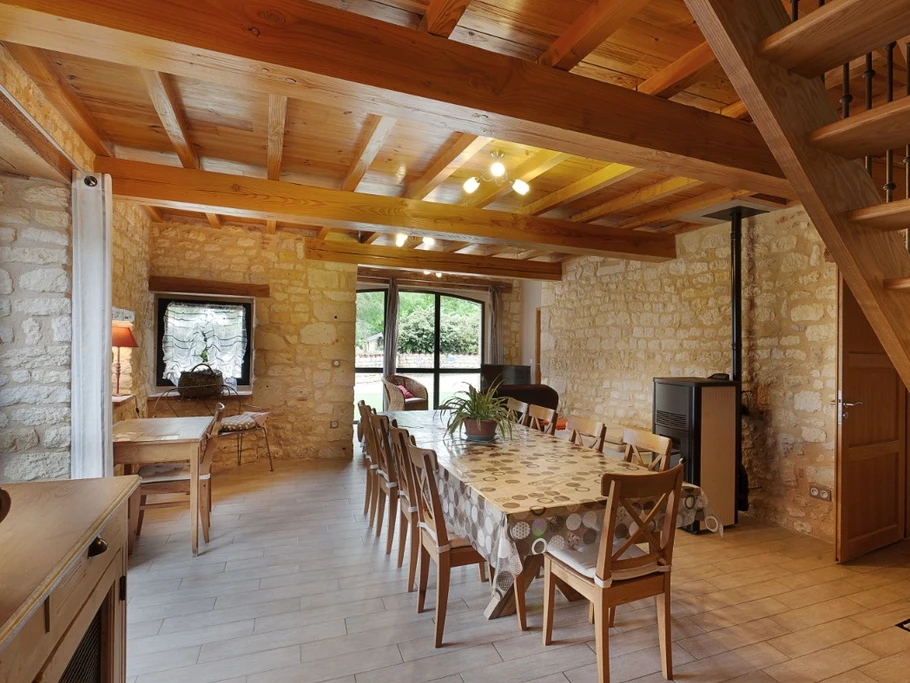 Un grand espace pour partager vos repas