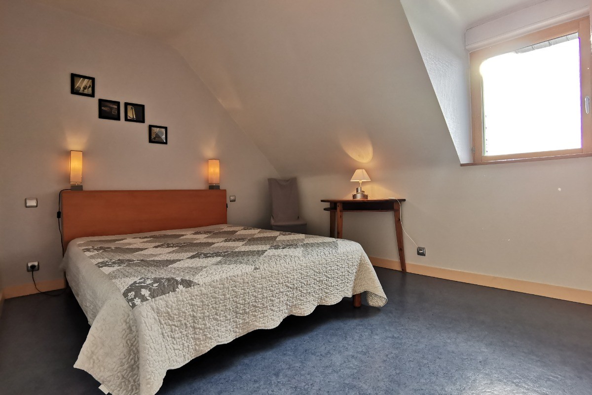 Etage : Chambre 2 avec 1 lit 160