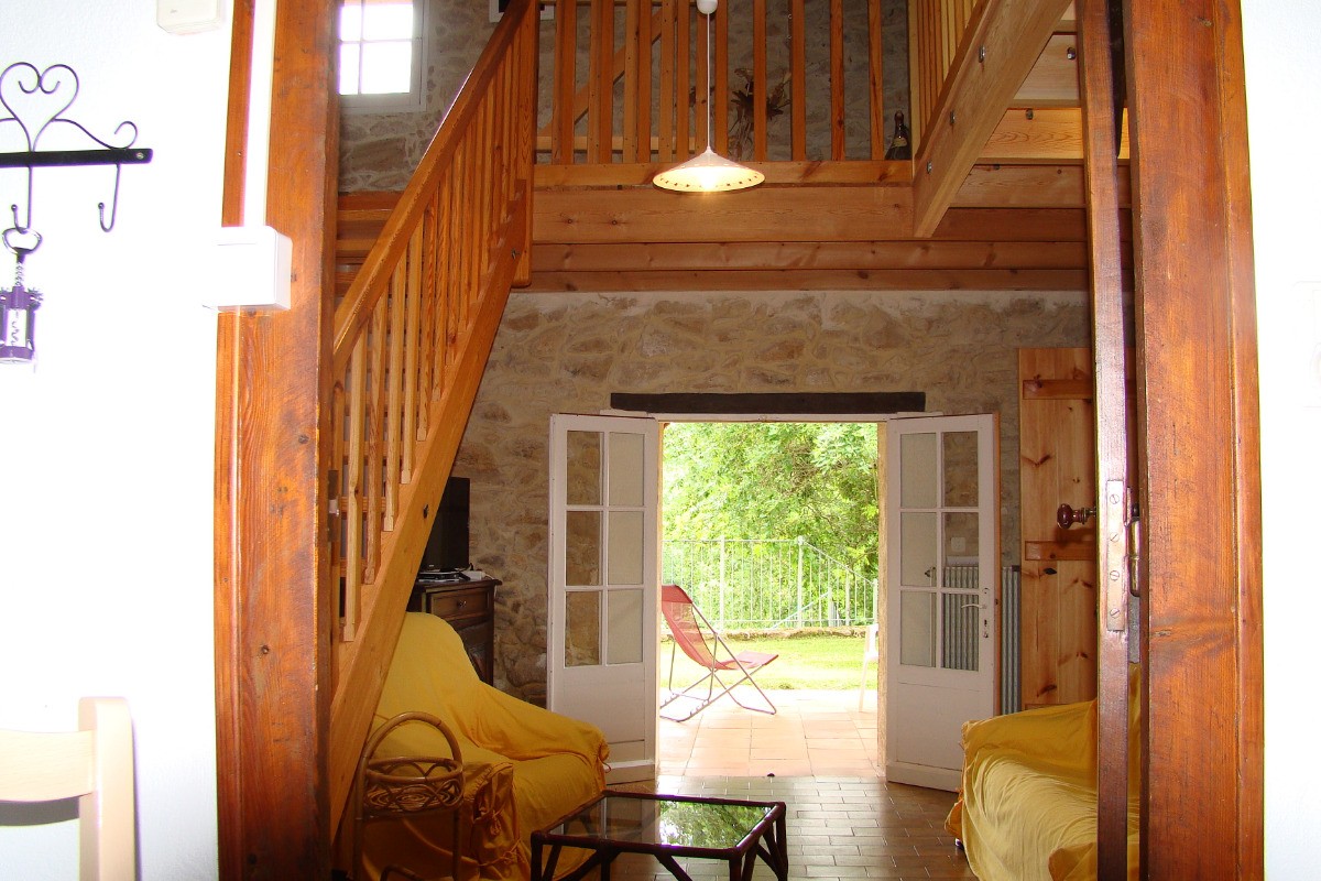 Le salon et l'escalier