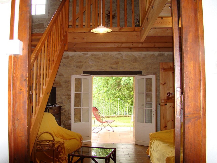 Le salon et l'escalier