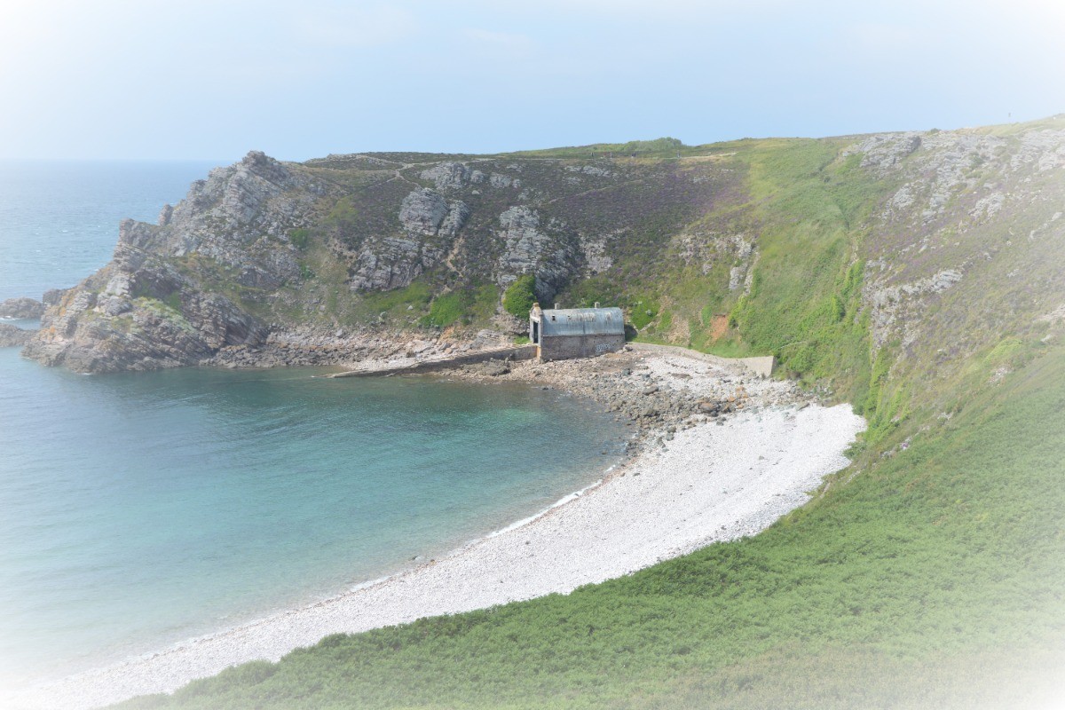 Cap d'Erquy et son ancien canot de sauvetage