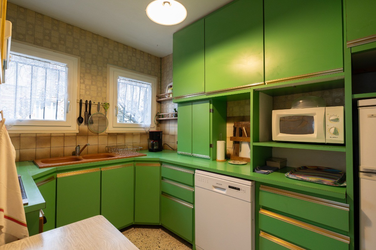 cuisine équipée avec lave vaisselle et frigo  congélateur