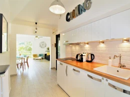 La cuisine équipée.