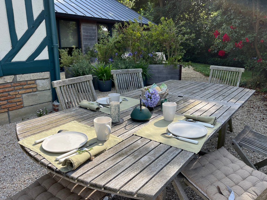 petit déjeuner sur la terrasse