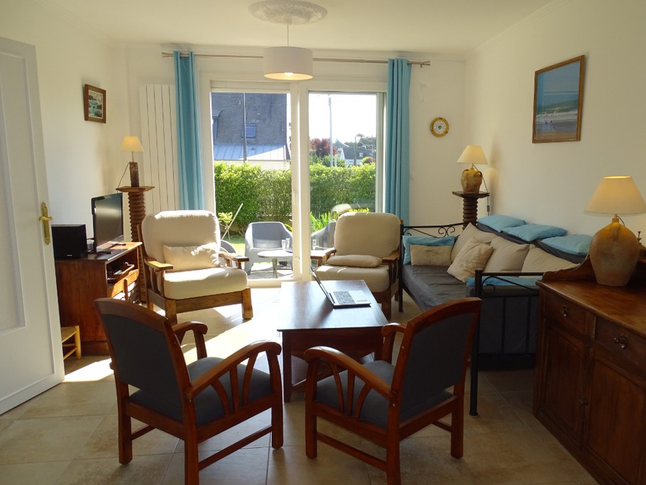 Coin Salon ouvert sur la terrasse côtés Ouest.